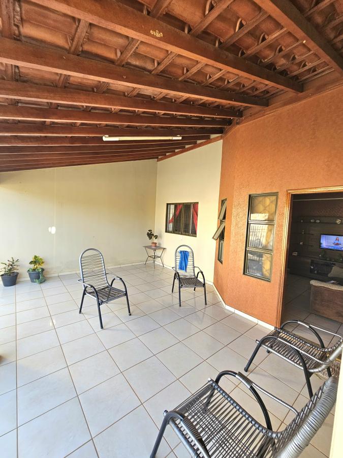 Casa à venda com 3 quartos, 250m² - Foto 2