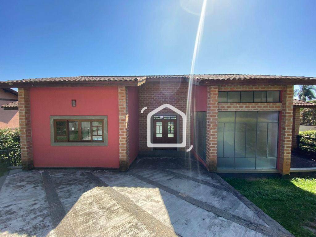 Casa para alugar com 4 quartos, 300m² - Foto 2