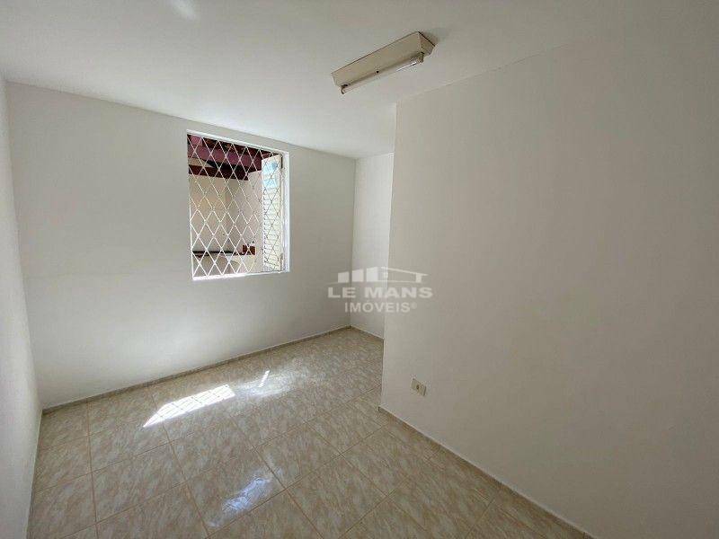 Casa à venda com 4 quartos, 182m² - Foto 3