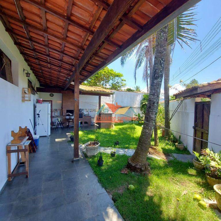 Casa à venda com 5 quartos, 195m² - Foto 1