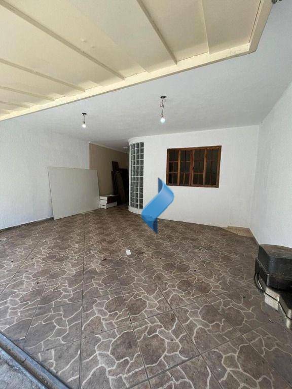 Casa à venda com 3 quartos, 231m² - Foto 3