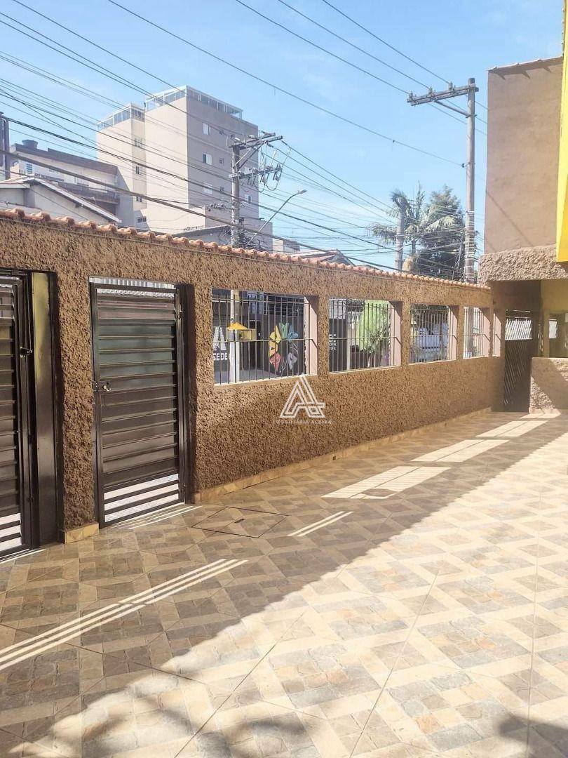 Casa à venda com 6 quartos, 200m² - Foto 4