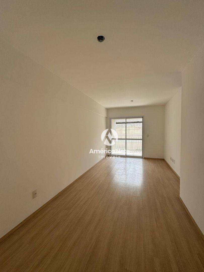 Apartamento à venda com 2 quartos, 67m² - Foto 3