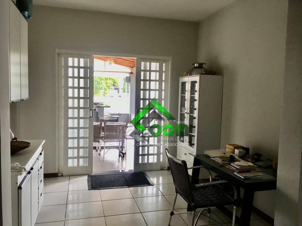 Casa à venda com 4 quartos, 320m² - Foto 29