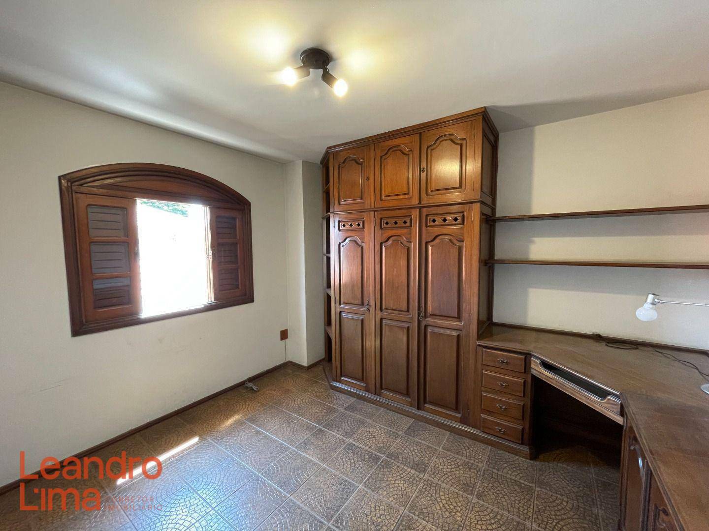 Casa à venda com 4 quartos, 350m² - Foto 28
