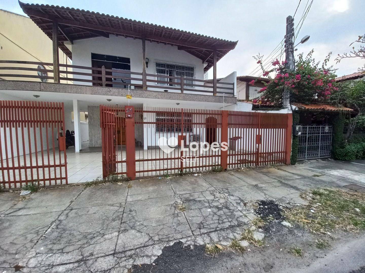 Casa à venda com 6 quartos, 450m² - Foto 1