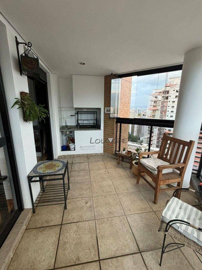 Apartamento para alugar com 3 quartos, 173m² - Foto 1