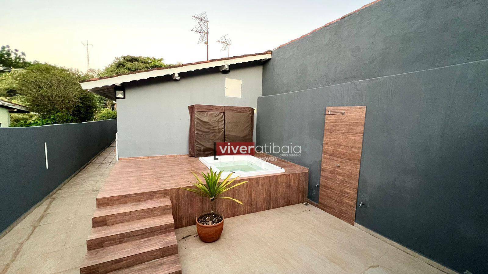 Casa à venda e aluguel com 3 quartos, 150m² - Foto 1