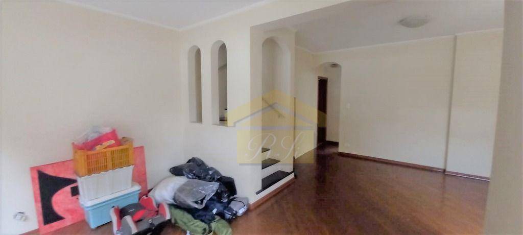 Sobrado à venda com 3 quartos, 180m² - Foto 1