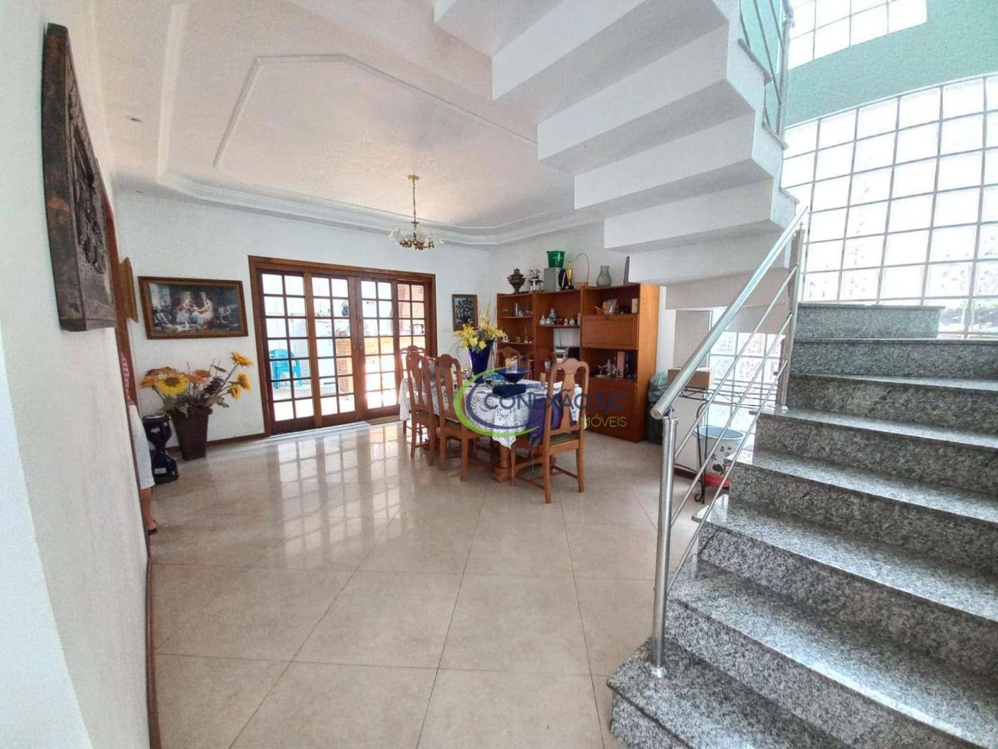 Sobrado à venda com 4 quartos, 222m² - Foto 1