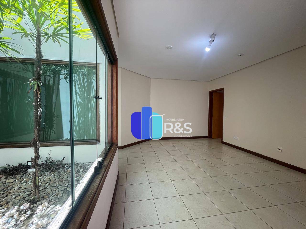 Casa para alugar com 3 quartos, 253m² - Foto 11