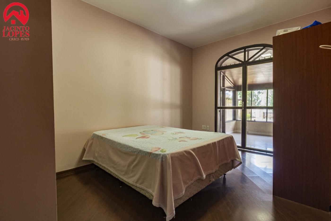 Casa à venda com 6 quartos, 450m² - Foto 42