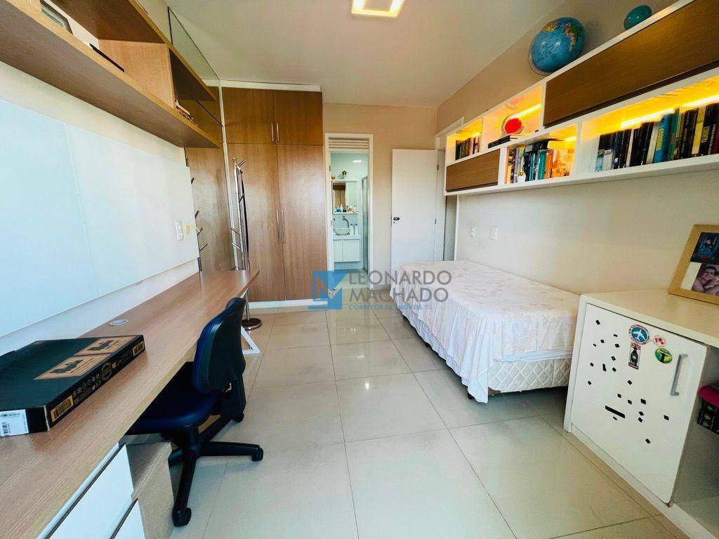 Apartamento à venda com 4 quartos, 196m² - Foto 18