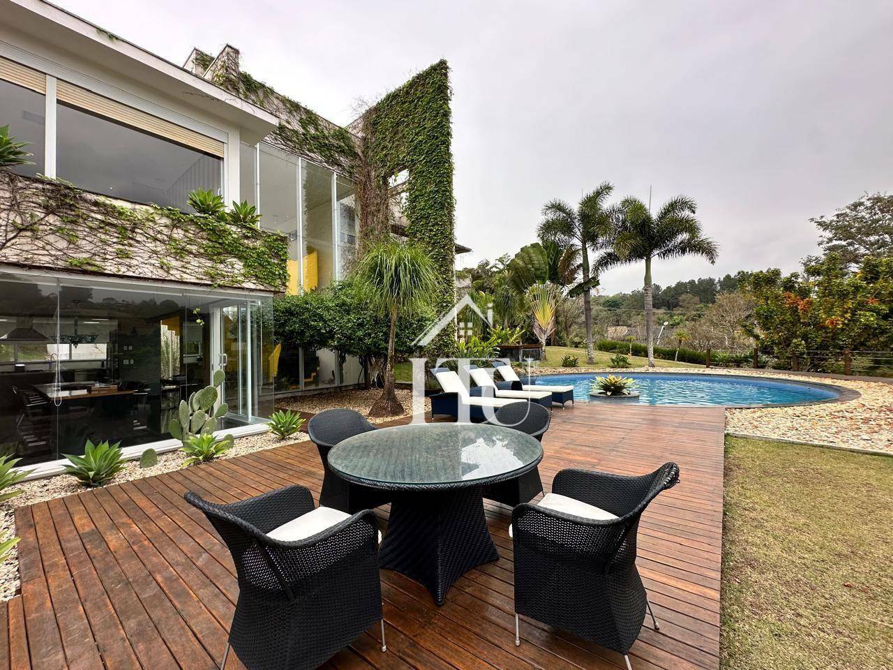 Chácara à venda e aluguel com 5 quartos, 900m² - Foto 1