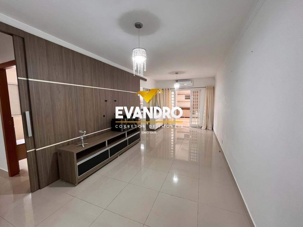 Casa de Condomínio à venda com 3 quartos, 198m² - Foto 2