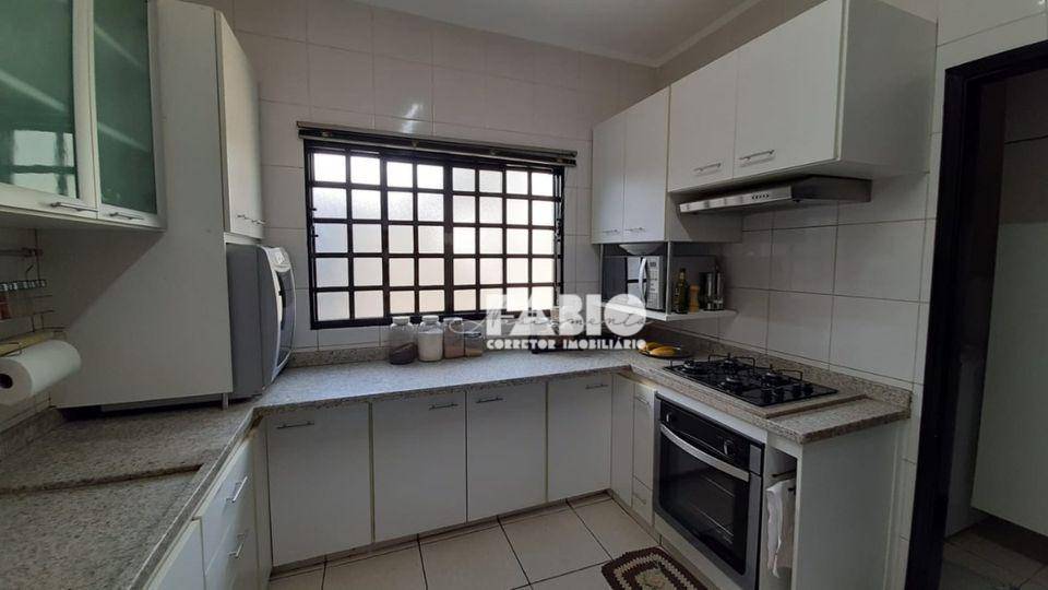 Casa à venda com 3 quartos, 140m² - Foto 2