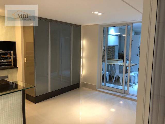 Apartamento à venda com 3 quartos, 225m² - Foto 3