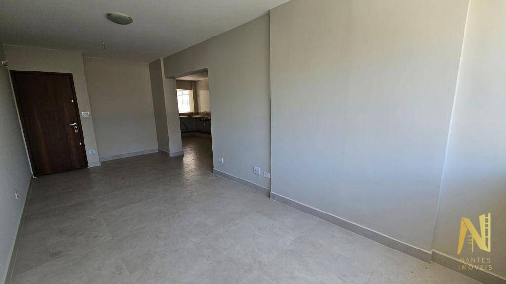 Apartamento à venda com 3 quartos, 106m² - Foto 2