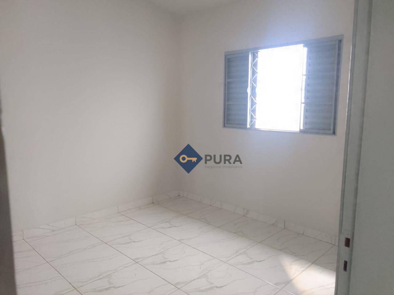 Casa à venda com 2 quartos, 120m² - Foto 3