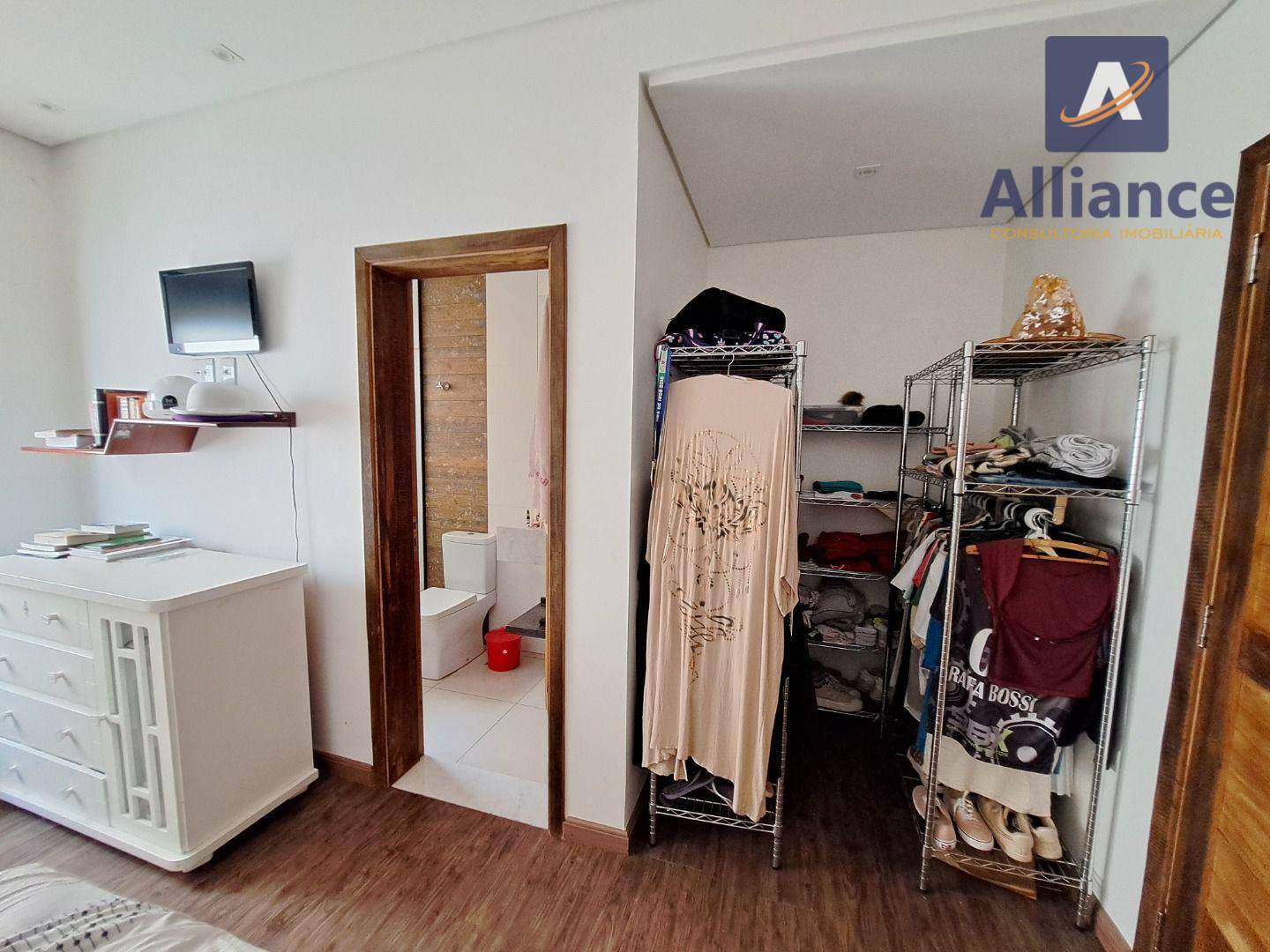 Casa de Condomínio para alugar com 4 quartos, 320m² - Foto 22