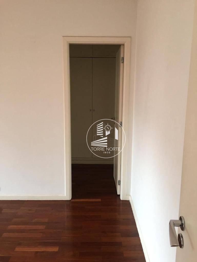 Apartamento para alugar com 3 quartos, 285m² - Foto 12