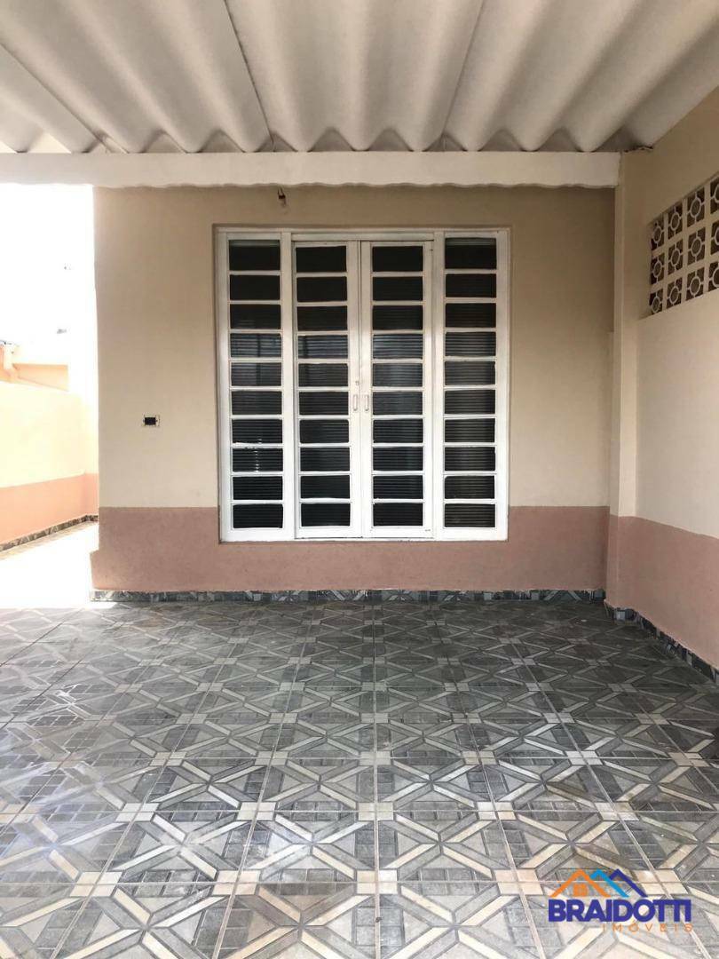 Casa à venda com 2 quartos, 110m² - Foto 1