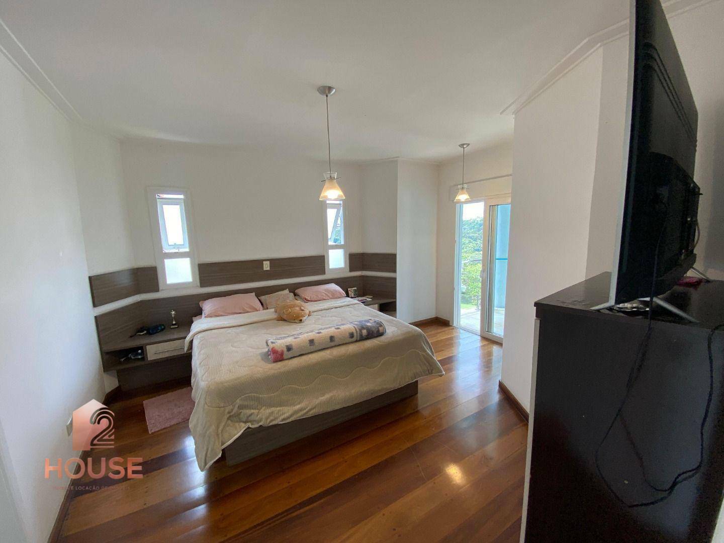 Casa de Condomínio para alugar com 4 quartos, 300m² - Foto 18