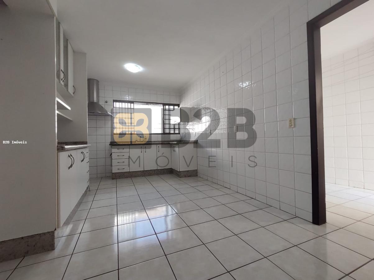 Casa à venda com 3 quartos, 200m² - Foto 6