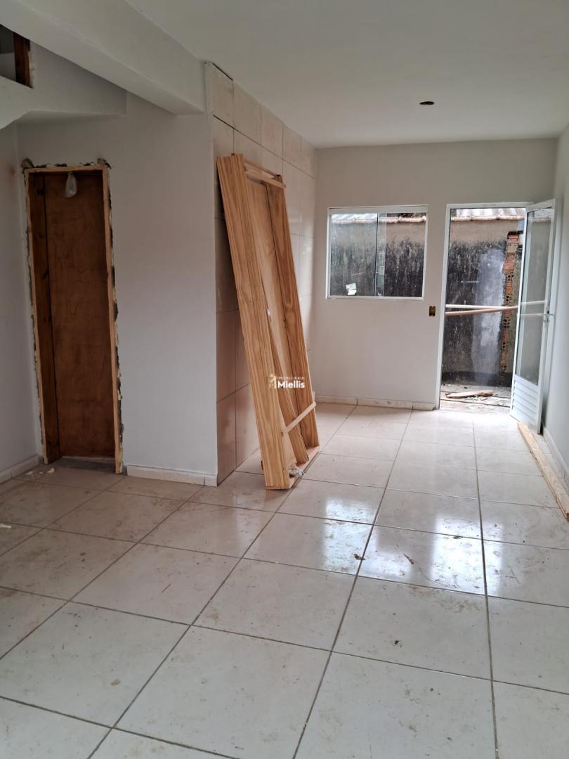Casa à venda com 2 quartos, 60m² - Foto 4