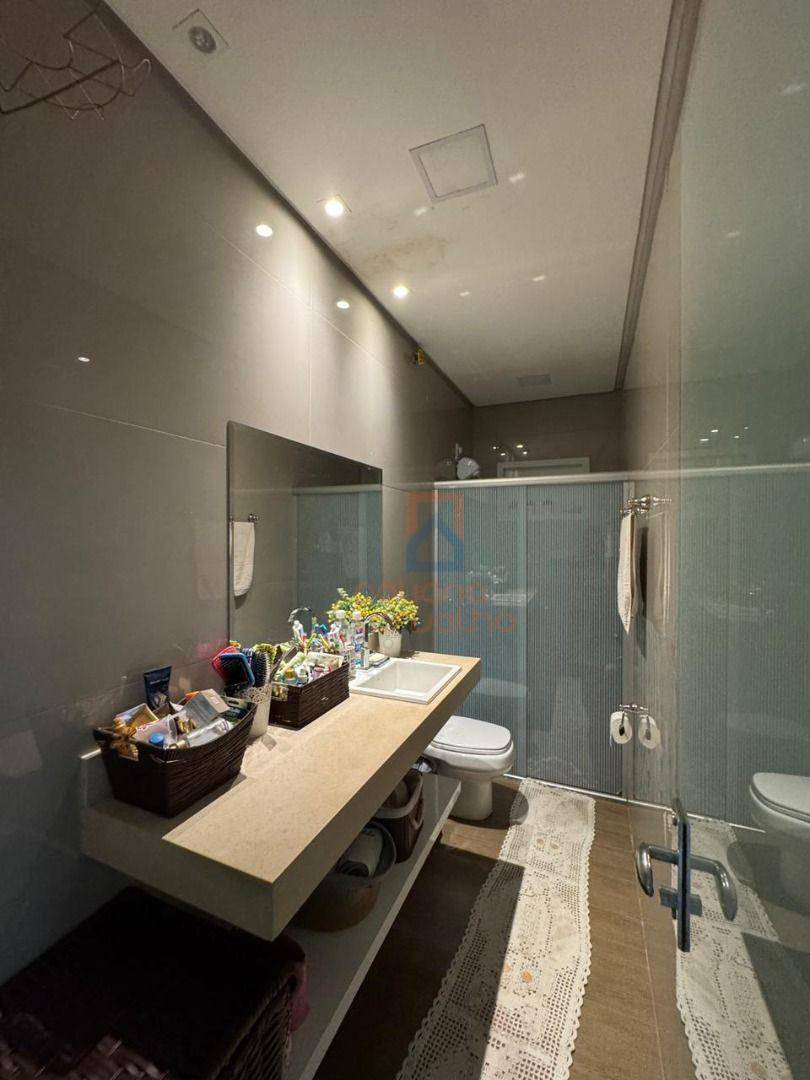 Casa, 4 quartos, 330 m² - Foto 1