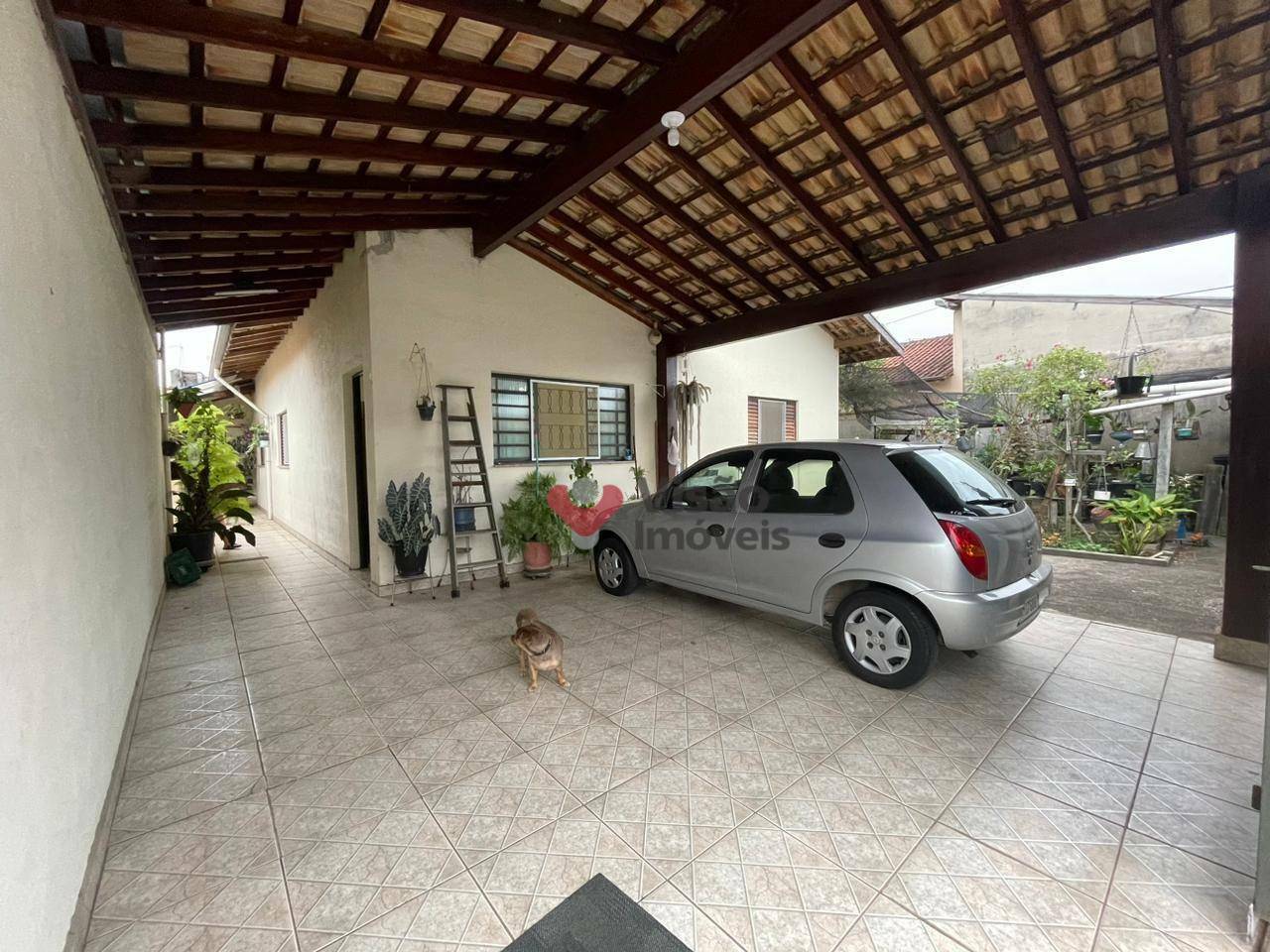 Casa à venda com 3 quartos, 218m² - Foto 2