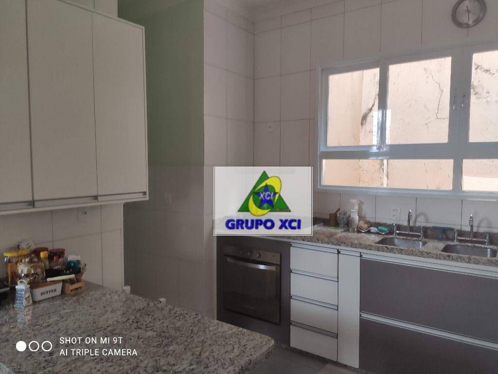 Casa à venda com 3 quartos, 220m² - Foto 26