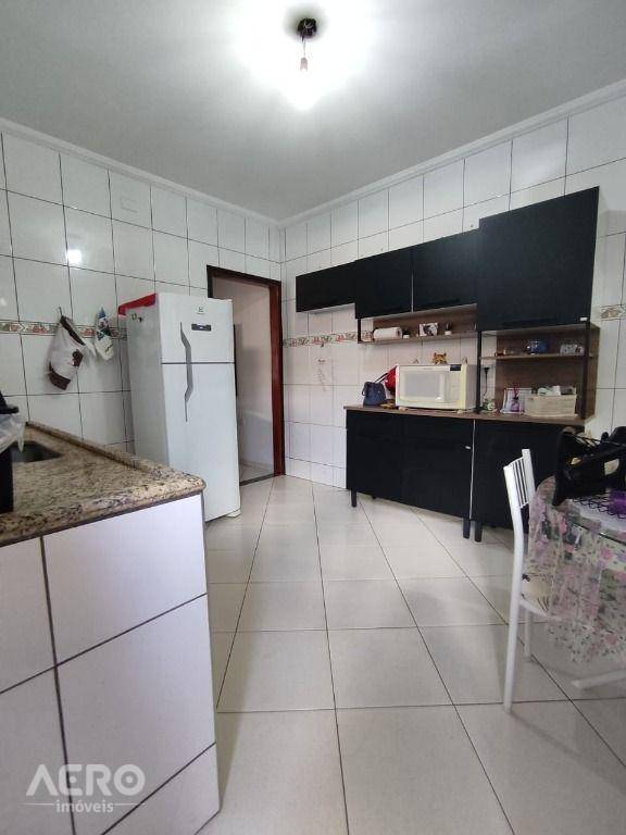 Casa à venda com 3 quartos, 123m² - Foto 4
