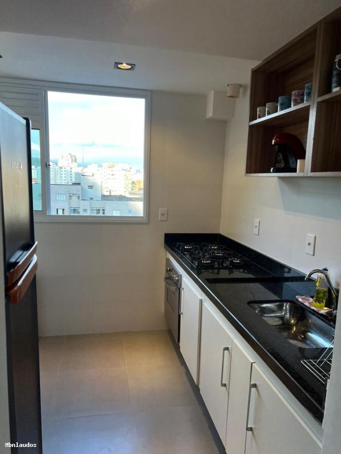 Apartamento para alugar com 2 quartos, 65m² - Foto 13