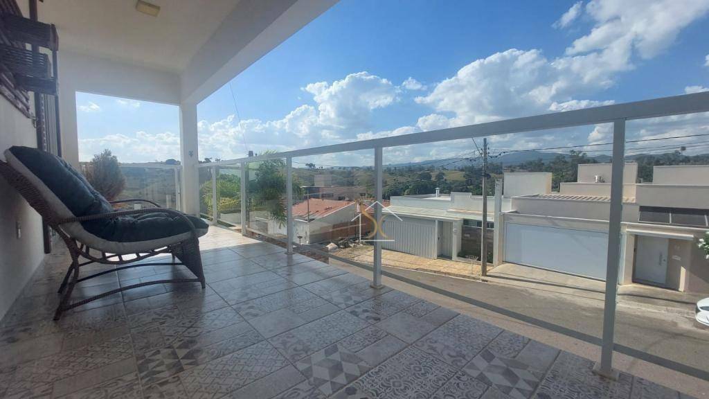 Casa à venda e aluguel com 3 quartos, 258m² - Foto 1