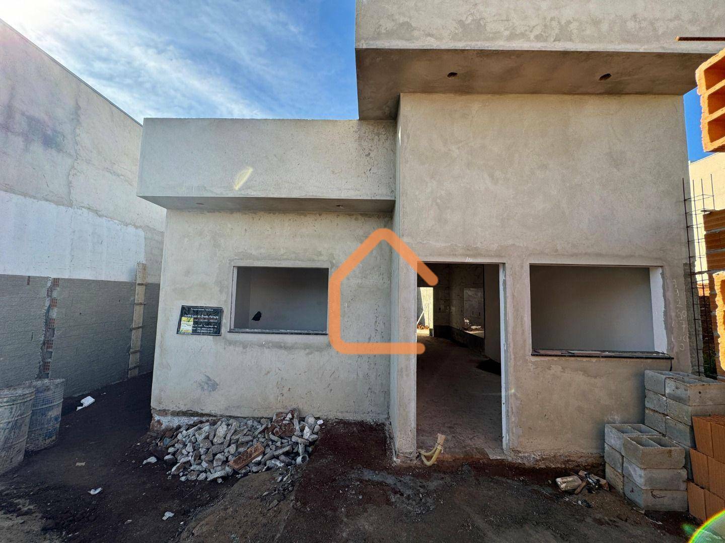 Casa à venda com 3 quartos, 100m² - Foto 1