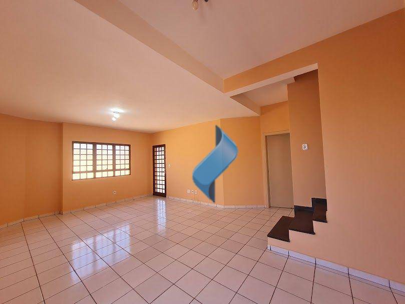 Casa para alugar com 3 quartos, 108m² - Foto 12