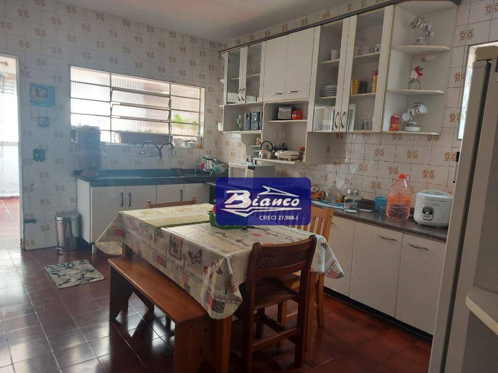 Sobrado à venda com 3 quartos, 200m² - Foto 8