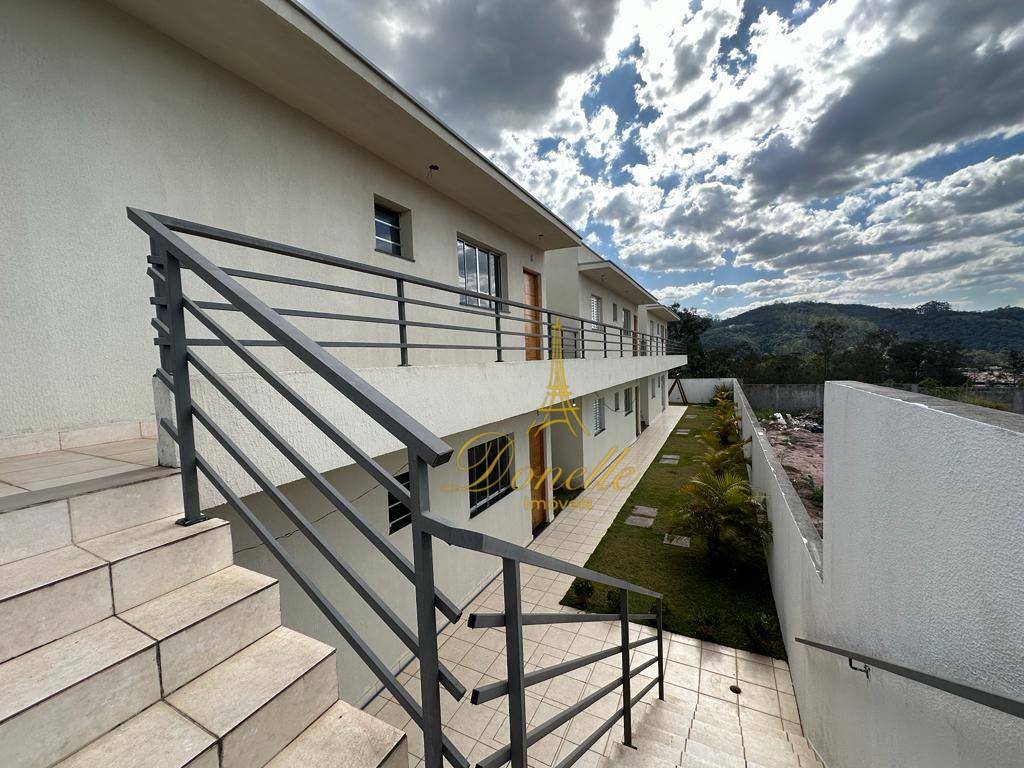 Casa à venda com 2 quartos, 55m² - Foto 5