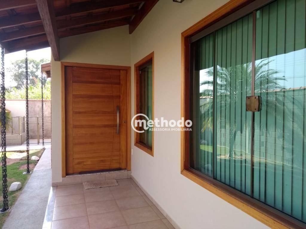 Casa à venda com 3 quartos, 235m² - Foto 1