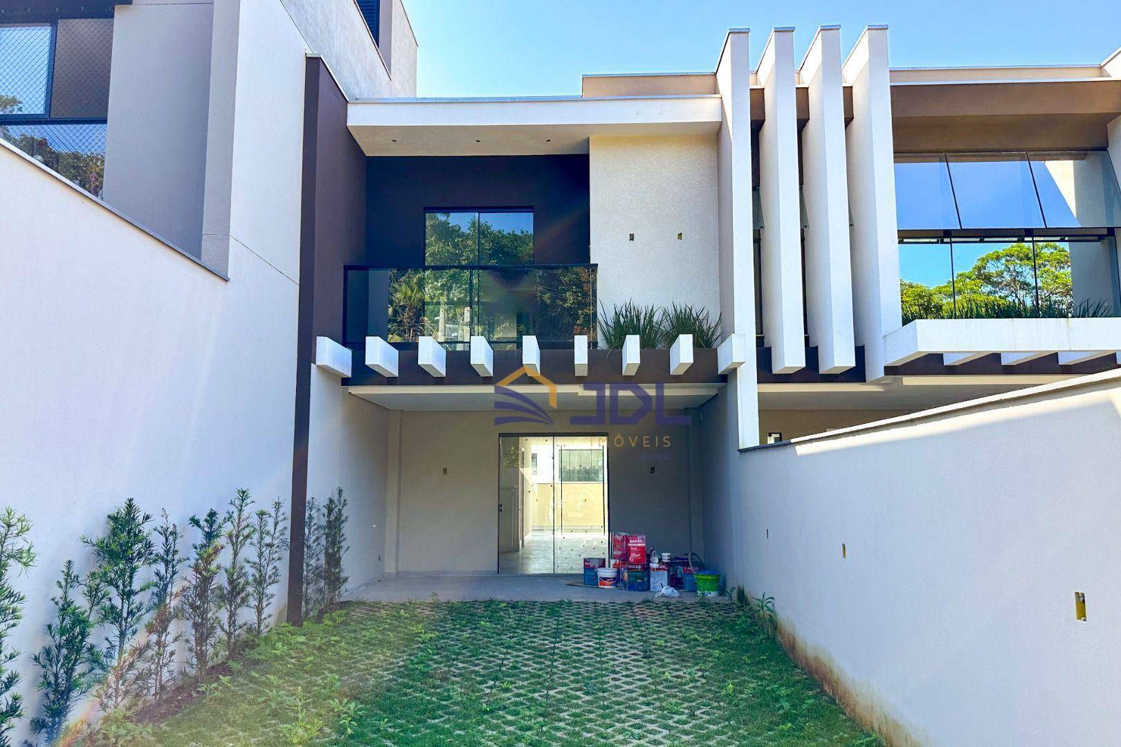 Casa à venda com 3 quartos, 132m² - Foto 2