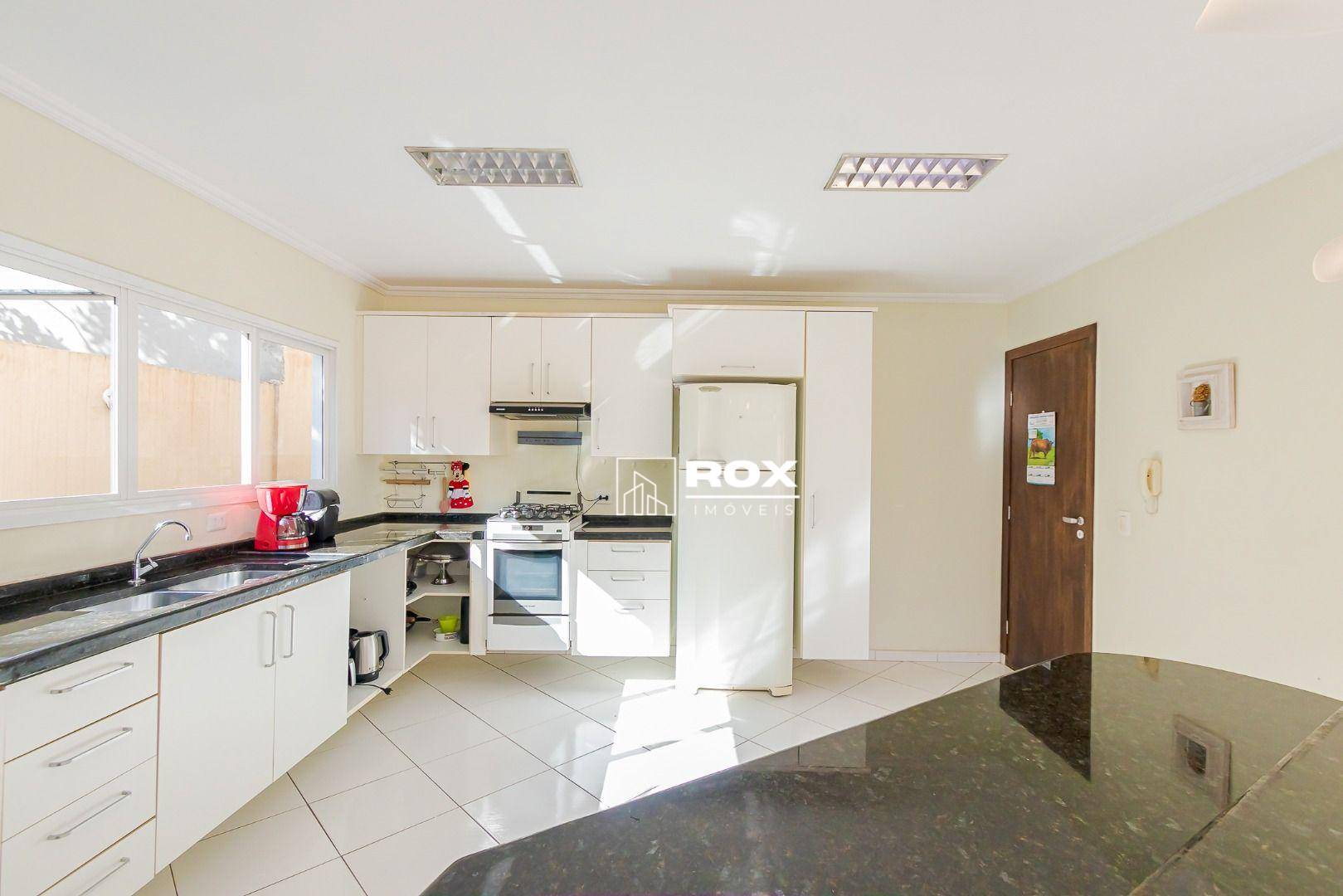 Casa para alugar com 4 quartos, 362m² - Foto 15