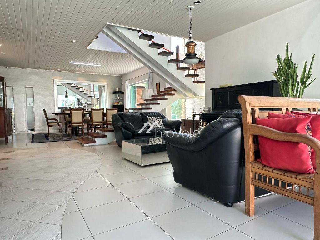 Casa à venda e aluguel com 3 quartos, 375m² - Foto 2