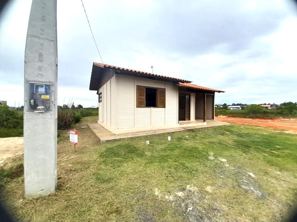 Casa à venda com 2 quartos, 69m² - Foto 1