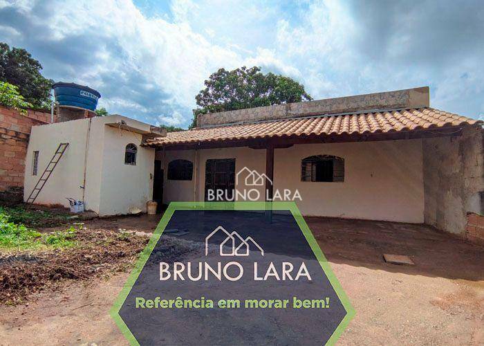 Casa à venda com 2 quartos, 100m² - Foto 1