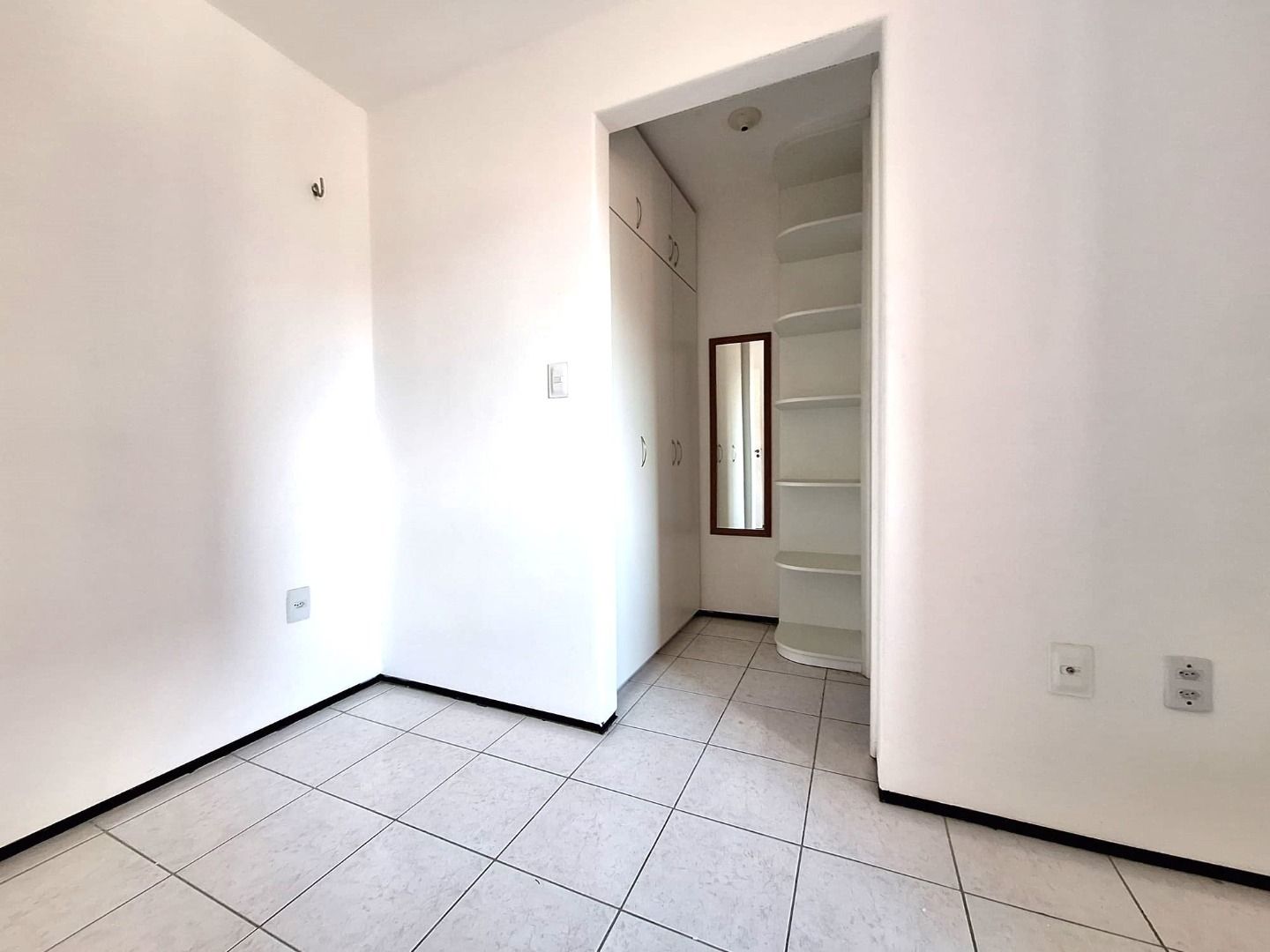 Apartamento para alugar com 2 quartos, 62m² - Foto 12