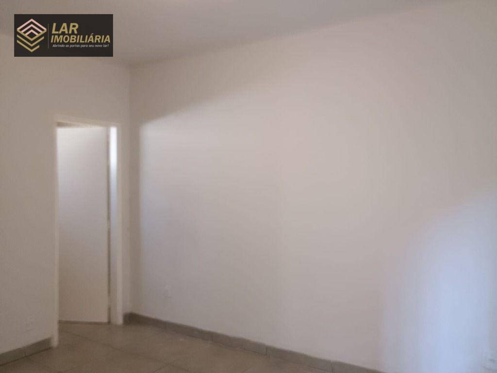 Casa para alugar com 3 quartos, 90m² - Foto 9