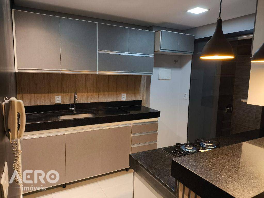 Apartamento à venda com 2 quartos, 70m² - Foto 2
