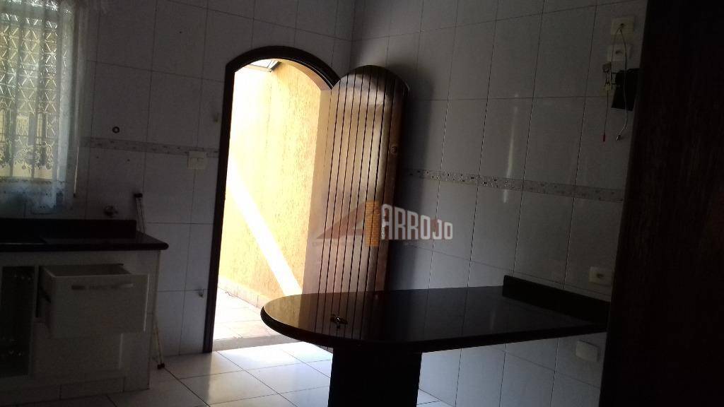 Sobrado à venda com 3 quartos, 185m² - Foto 9