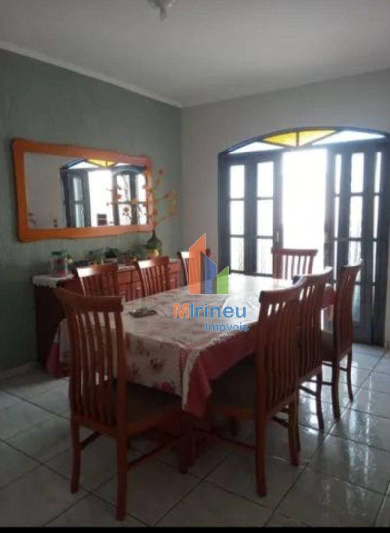 Casa à venda com 3 quartos, 217m² - Foto 14